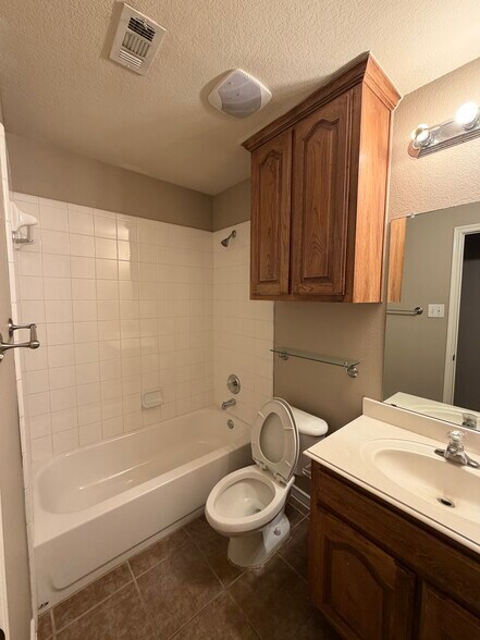 Building Photo - 13994 Fall Harvest Dr