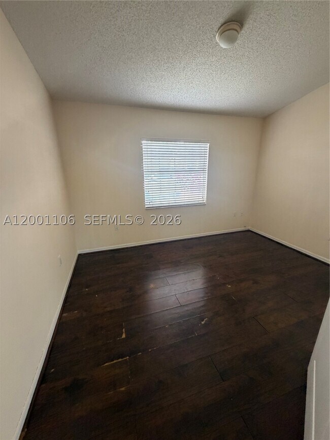 Building Photo - 960 NE 214th Ln
