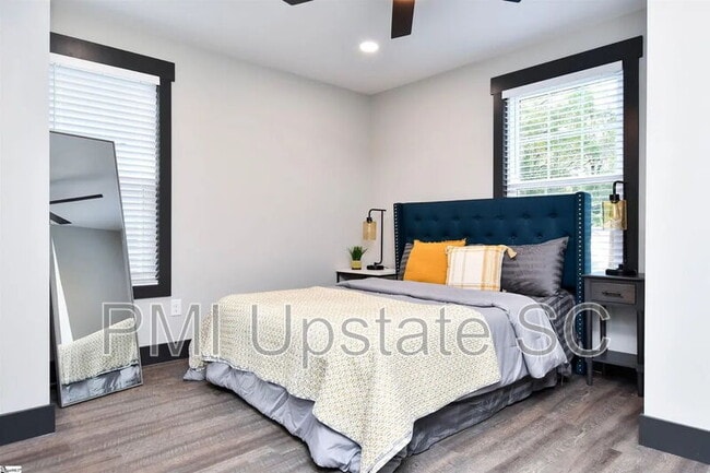 Building Photo - 105 McMakin Dr