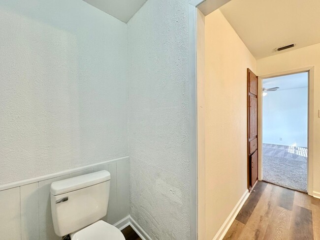 Building Photo - Available now! Newly Updated 3/2/2! Large ...