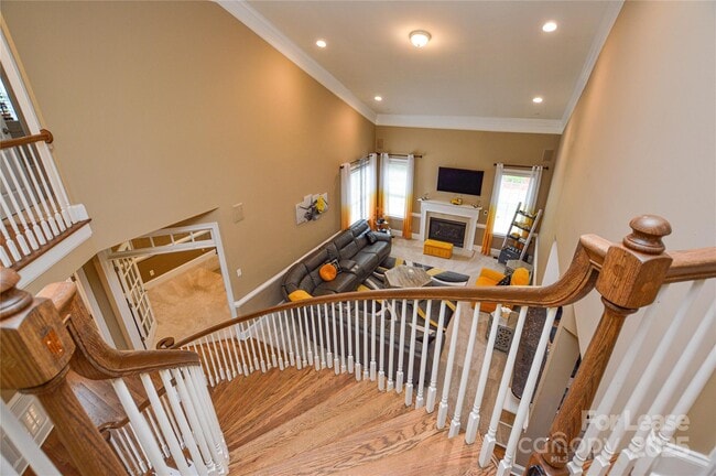 Building Photo - 5004 Woodview Ln