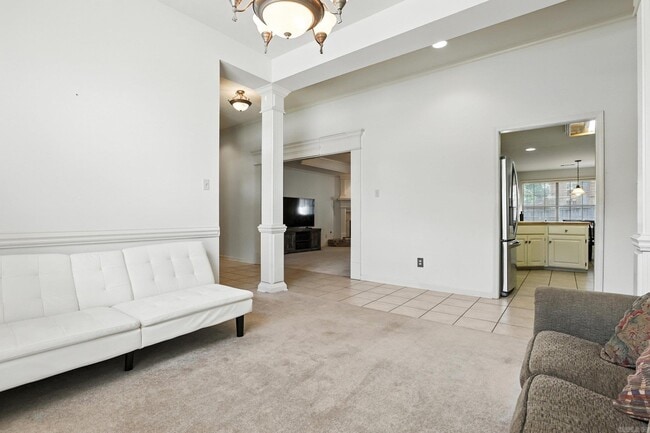 Building Photo - 7328 W Ridge Cir