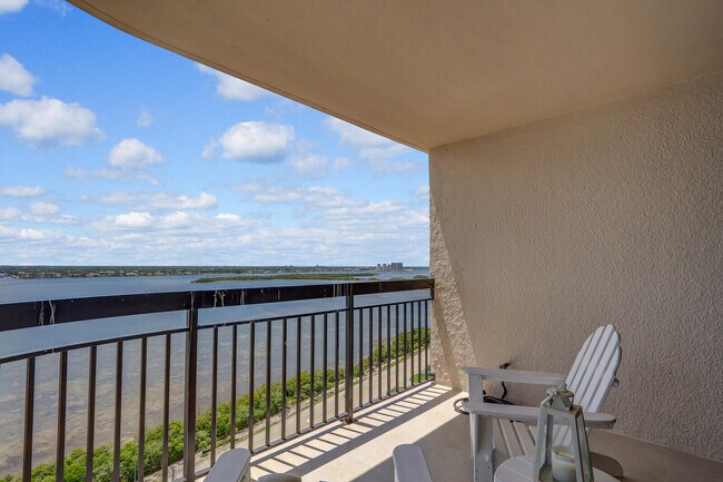 Building Photo - 5380 N Ocean Dr