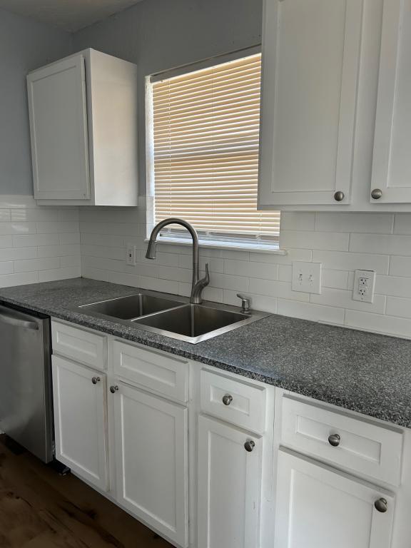 Building Photo - 4603 SW H Ave