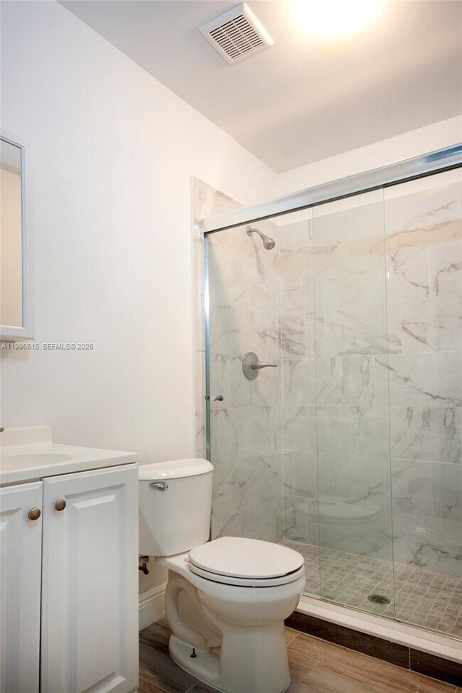 Building Photo - 1050 92nd St