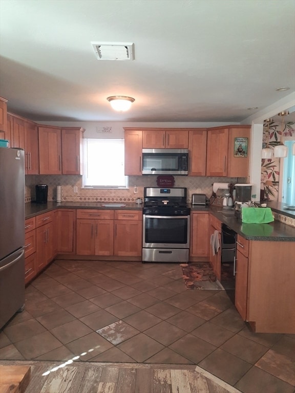 Building Photo - 18 Adams Rd