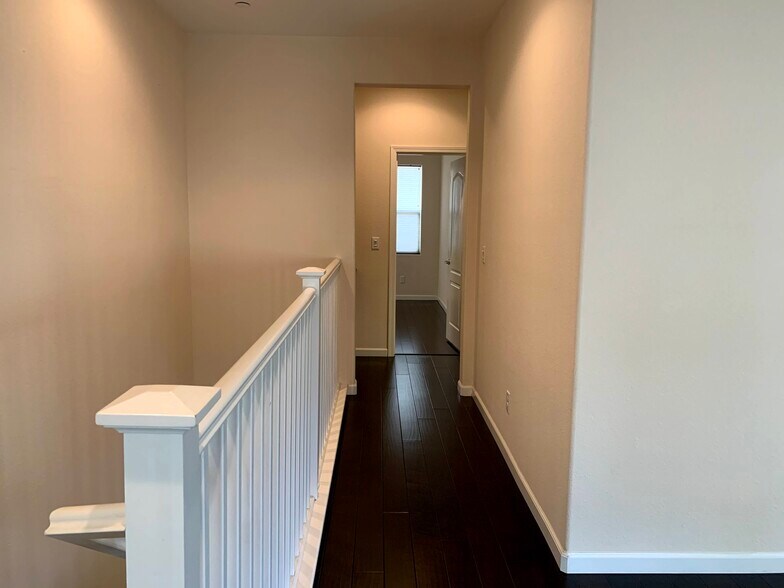 2nd Floor - 5853 Flora Cmn