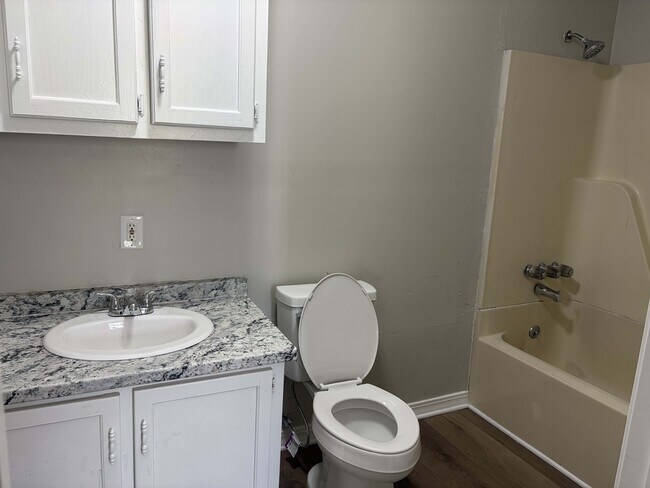 Building Photo - 2109 8th St