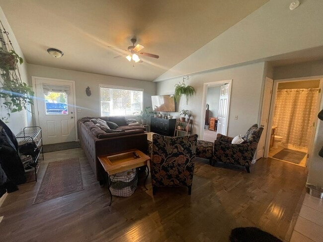 Building Photo - Pet Friendly UNFURNISHED LONG TERM Kalispe...