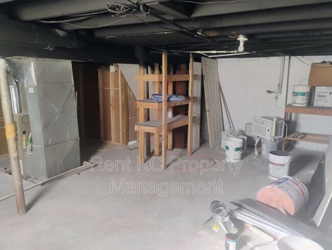 Building Photo - 6021 N Topping Ave