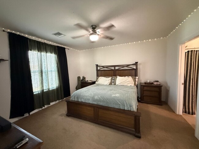 Building Photo - 3 Bedroom 2 Bath Single-Family Home (Garden Village)