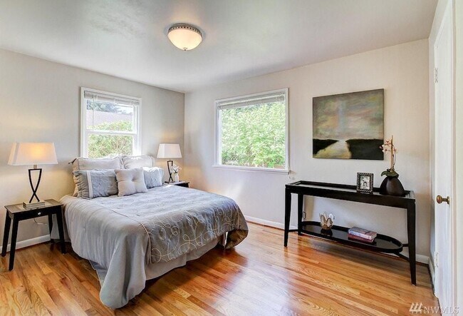 Building Photo - Serene Wedgwood home