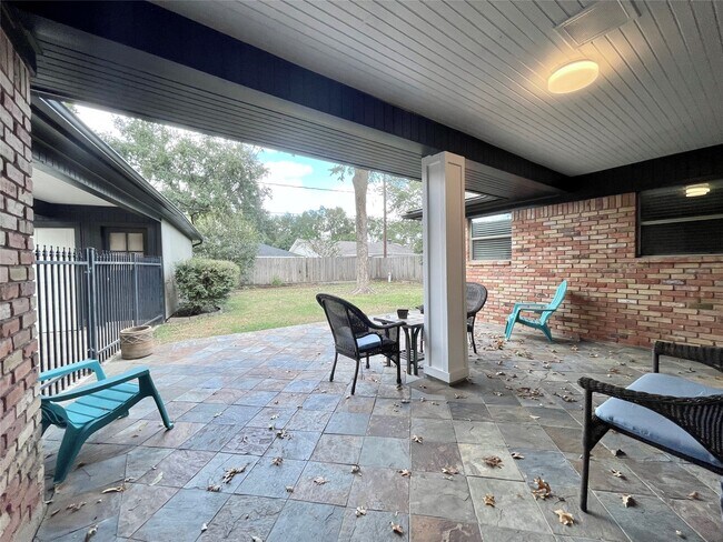 Building Photo - 6210 Queensloch Dr