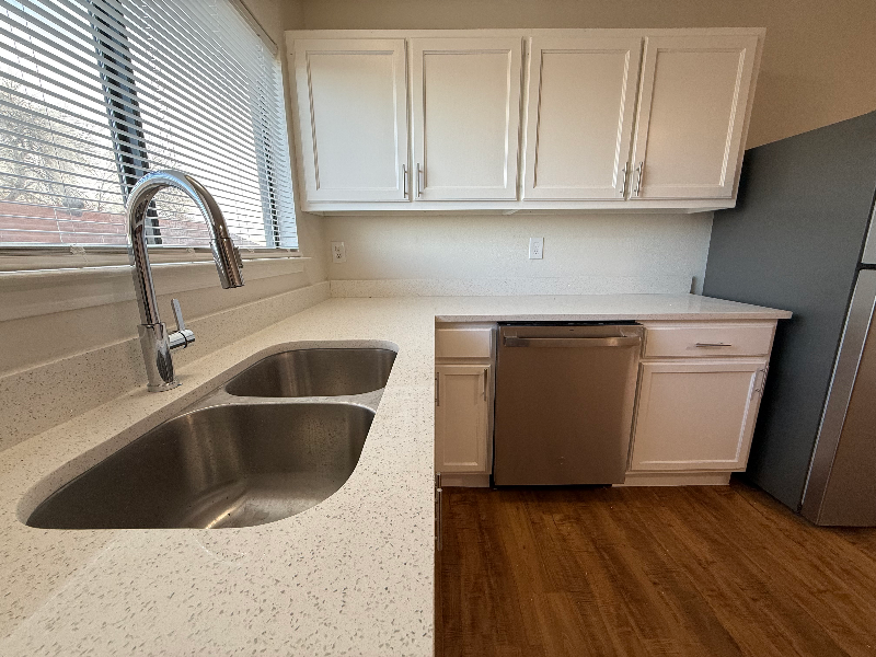 Building Photo - 8519 Ridge Garden Dr