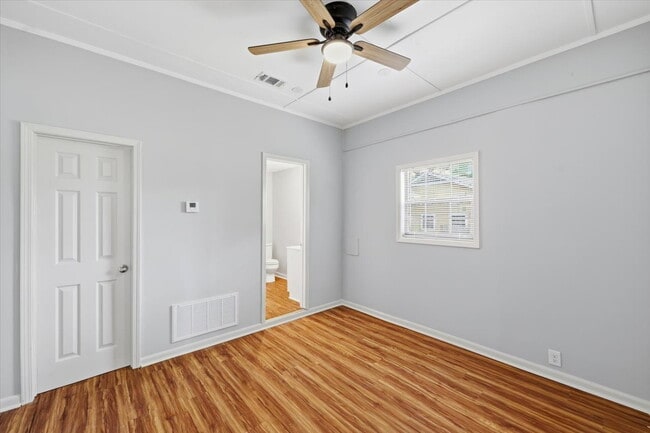 Building Photo - Spacious 4BR Home in Clinton School District with Multiple Living Areas