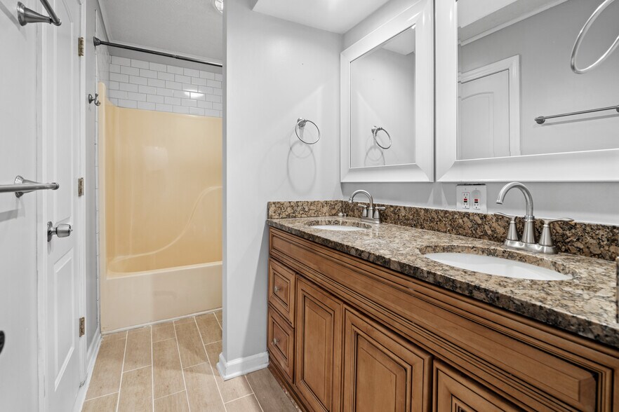 Building Photo - 6069 Northbend Dr