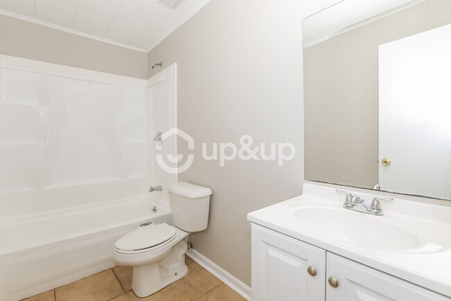 Building Photo - Fantastic 3bd/1.5ba home! Let yourself in!