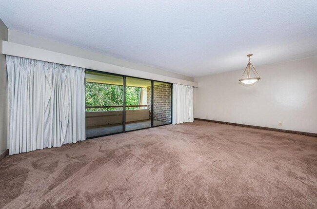 Building Photo - 36750 US Hwy 19 N