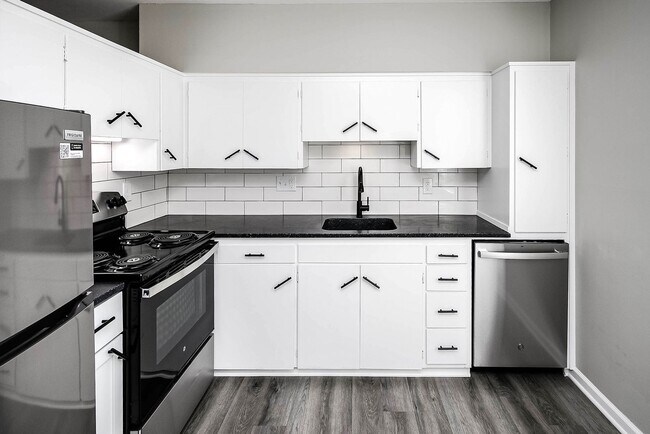 Primary Photo - Amazing 2-Bedroom Apartment in Millard!