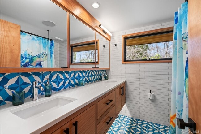 Building Photo - 14 Tall Tree Ct