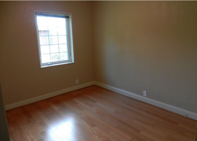 Building Photo - $1,350 | 2 Bedroom, 1 Bathroom Condo | No ...