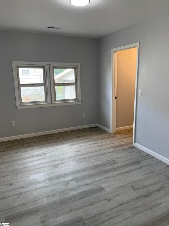 Building Photo - 107 Bennett St