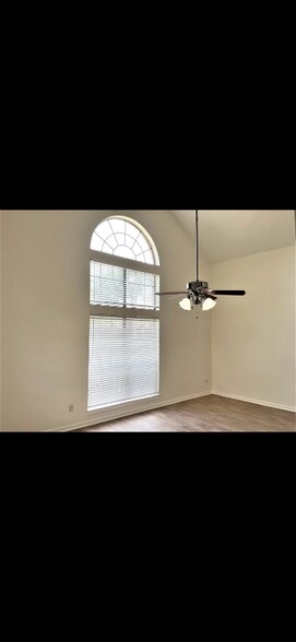Building Photo - 1803 Shoreline Dr
