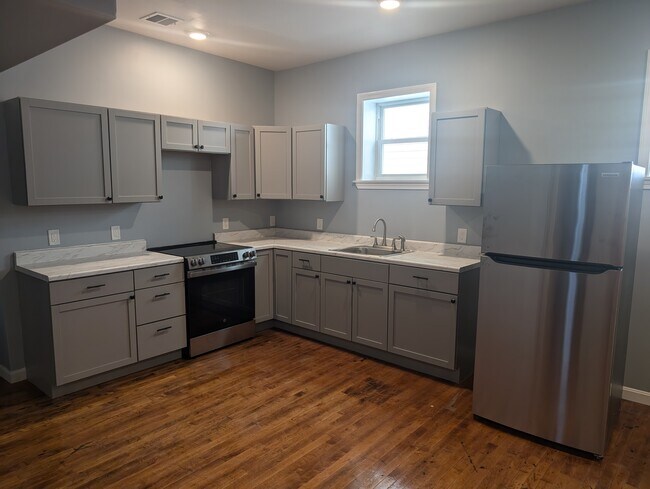 Kitchen - 10 Wall St