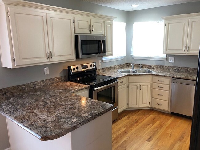 Building Photo - COMING SOON!! 5 Bed, 3.5 Bath, Pet Friendly!!