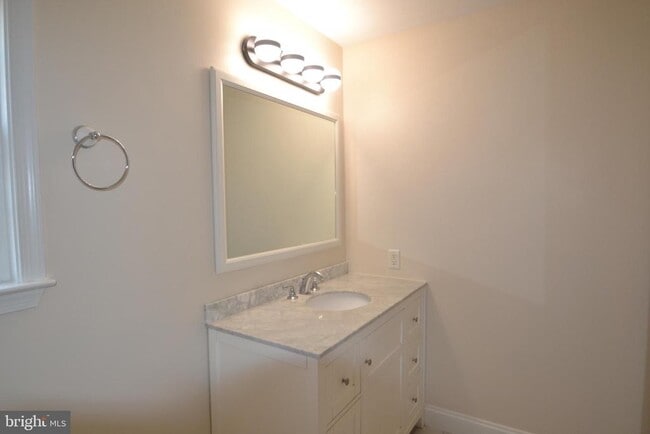 Building Photo - 105 Bolton Ct