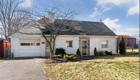 Building Photo - Cute 2 Bed 1 Bath Located by University of...