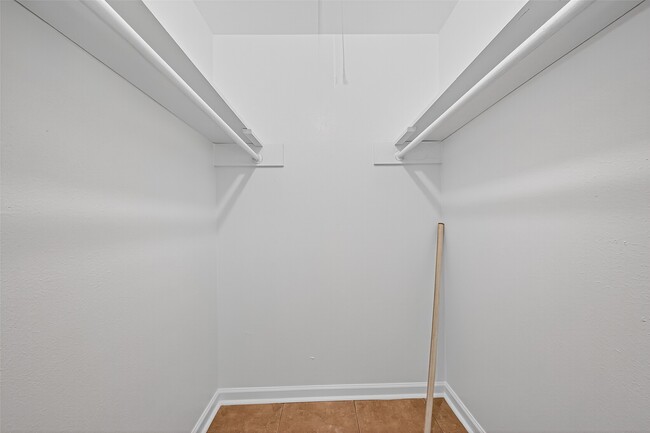 Building Photo - 7703 Moonmist Dr