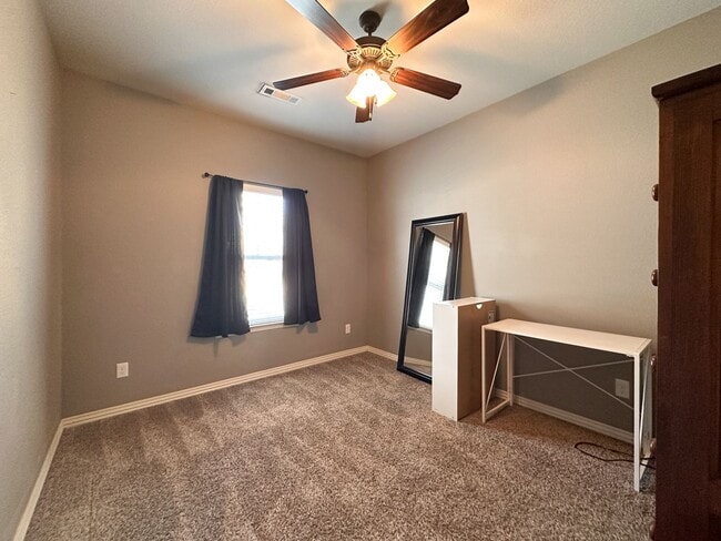 Building Photo - 3807 W Pawnee Rd