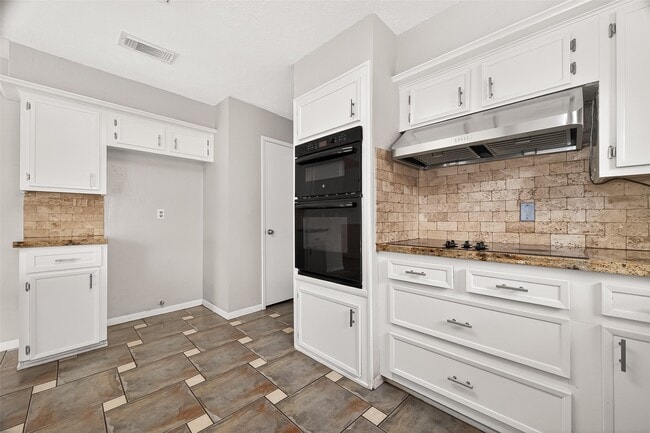 Building Photo - 21318 Park Brook Dr