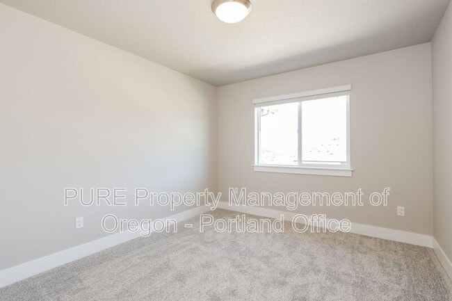 Building Photo - 512 NE Trillium Dr