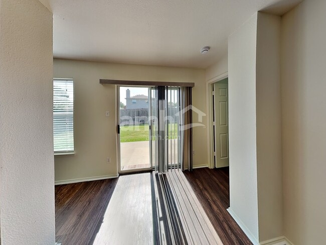 Building Photo - 9213 Whistlewood Dr