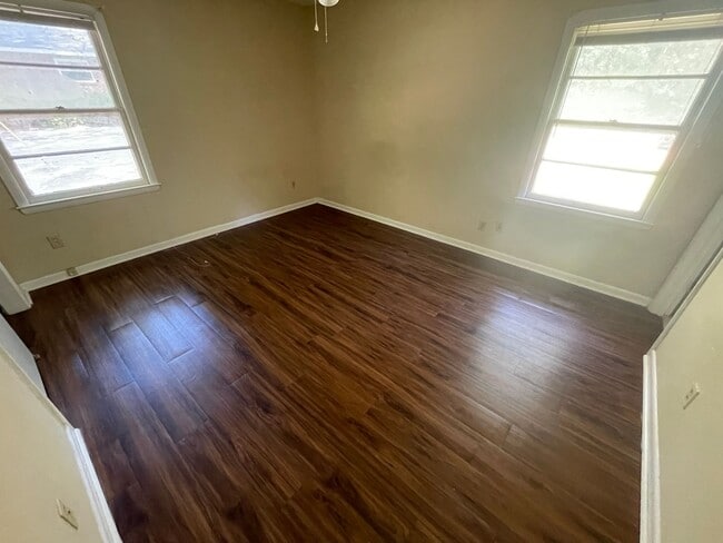 Building Photo - 223 S Edgewood Dr