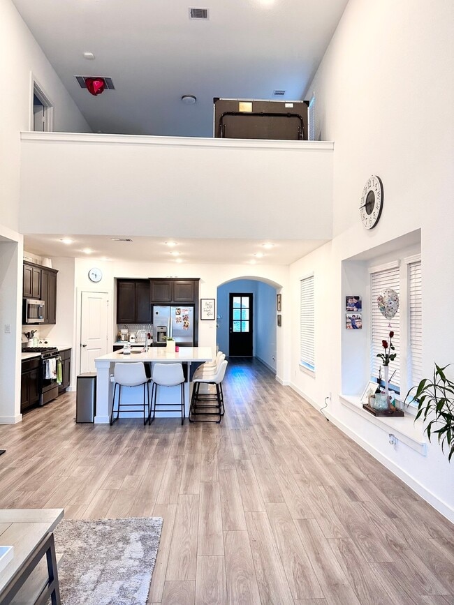 Building Photo - 13110 Blue Flora Dr