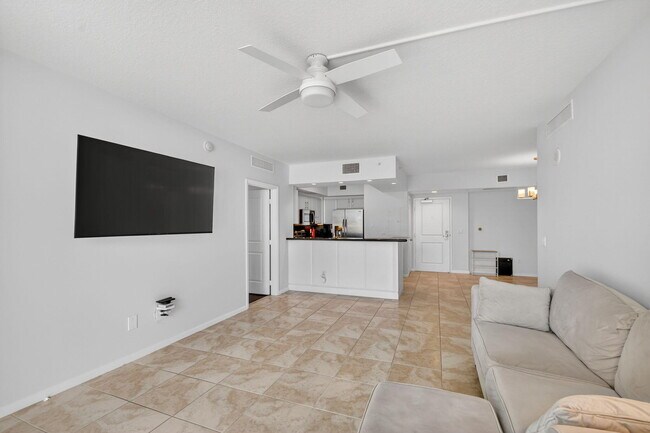 Building Photo - 403 S Sapodilla Ave