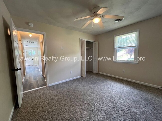 Building Photo - Cozy and Clean on a Cul De Sac-Move In Ready!