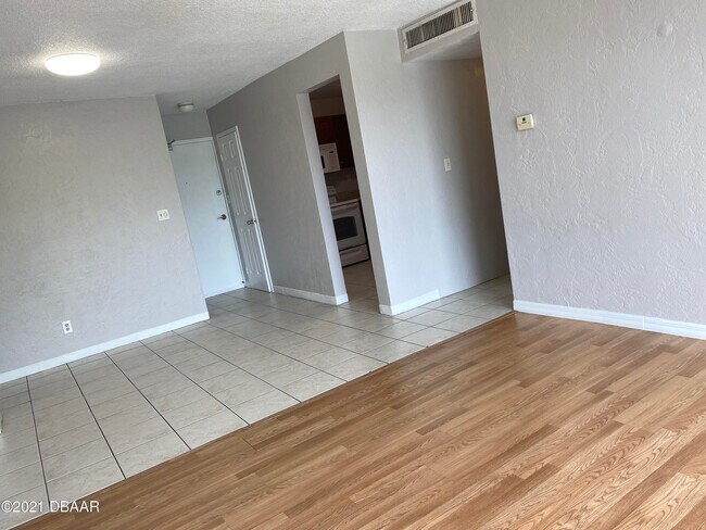 Building Photo - 732 N Halifax Ave