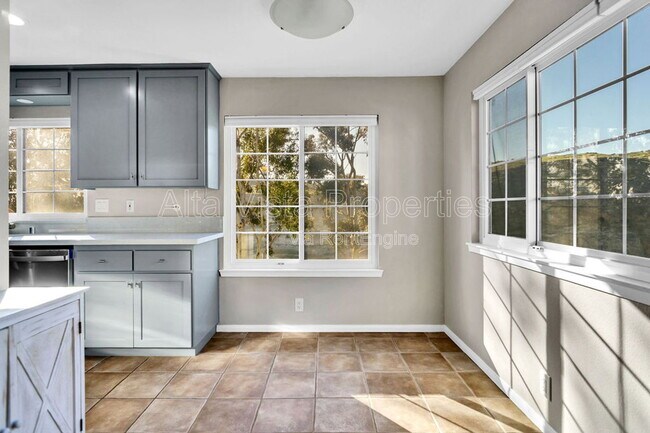 Building Photo - 7960 Mission Vista Dr