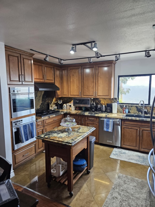 Building Photo - 4355 Ocean View Dr