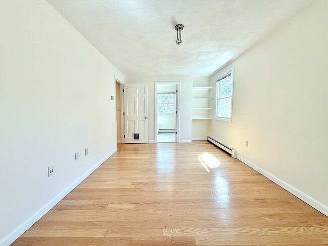 Building Photo - 6 Larch St