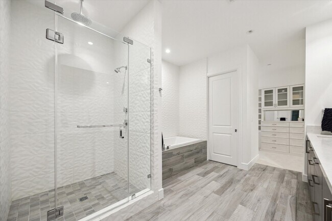 Building Photo - 4521 San Felipe St