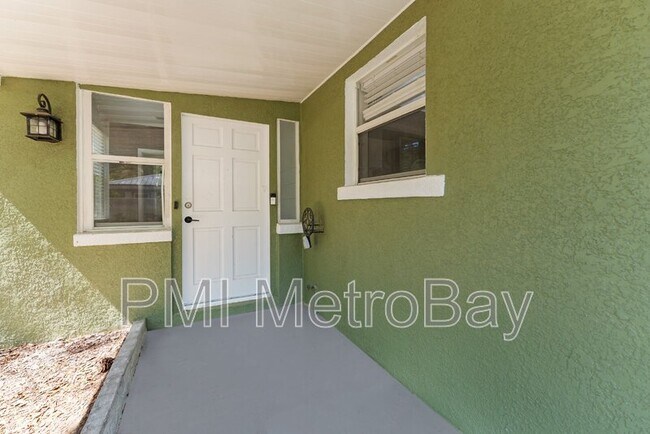 Building Photo - 4939 Woodland Dr