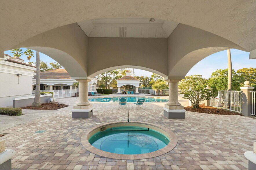 Building Photo - 13839 Fairway Island Dr