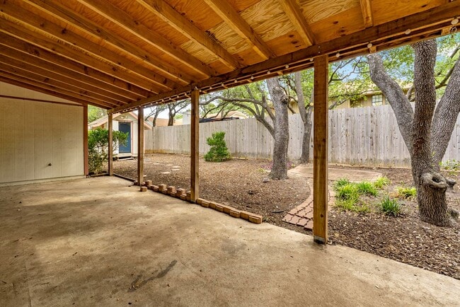 Building Photo - Lovely 3 Bedroom, 2 Bathroom in North Central Austin!!!