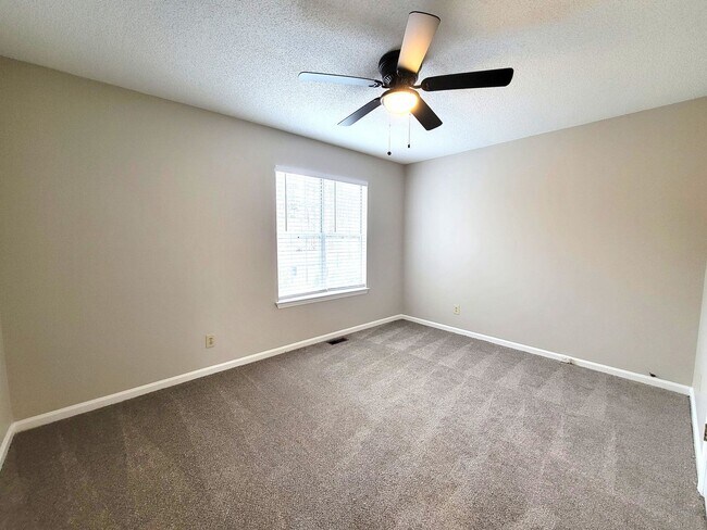 Building Photo - Large 2 Story Near The Airport and I-485