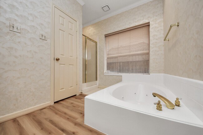 Building Photo - 4418 Bermuda Dr